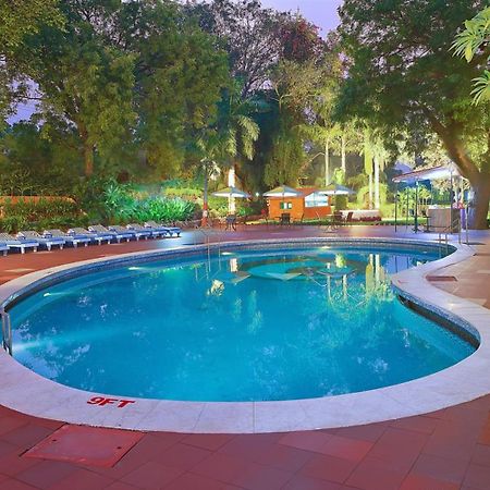 Hotel Clarks Shiraz Agra  Exterior foto