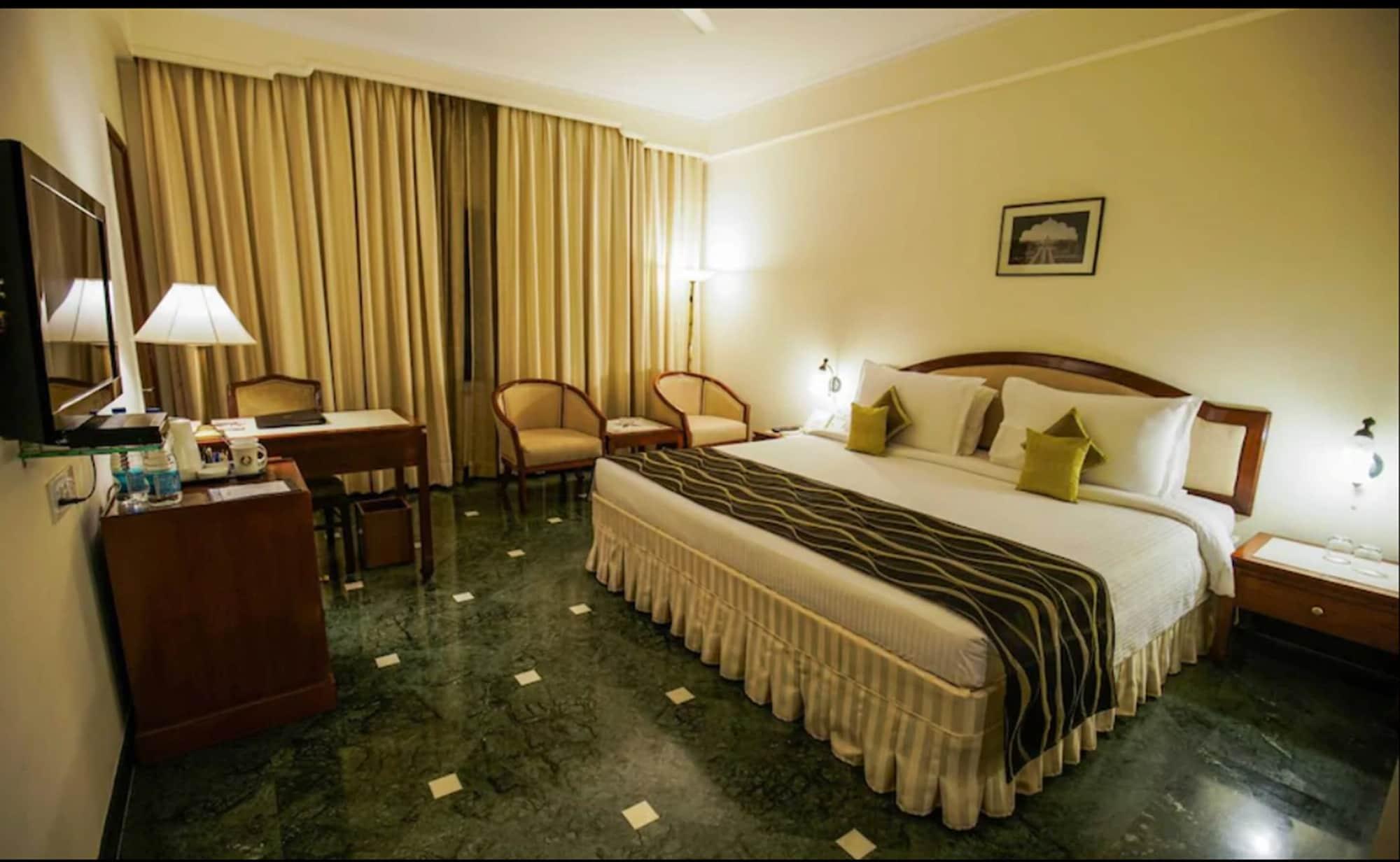 Hotel Clarks Shiraz Agra  Exterior foto