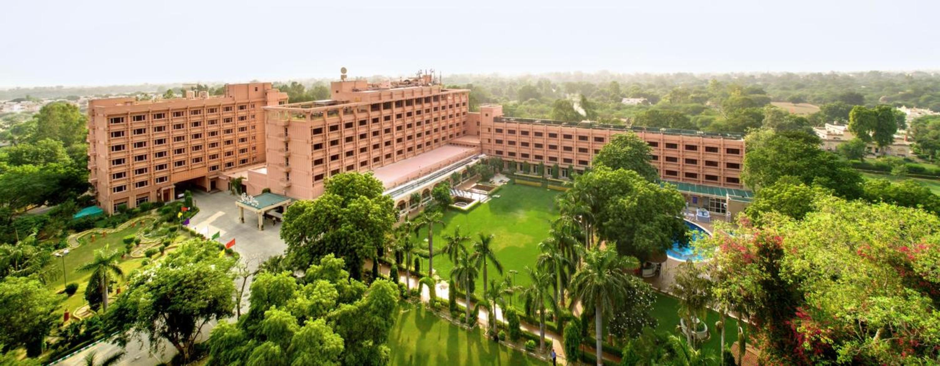 Hotel Clarks Shiraz Agra  Exterior foto