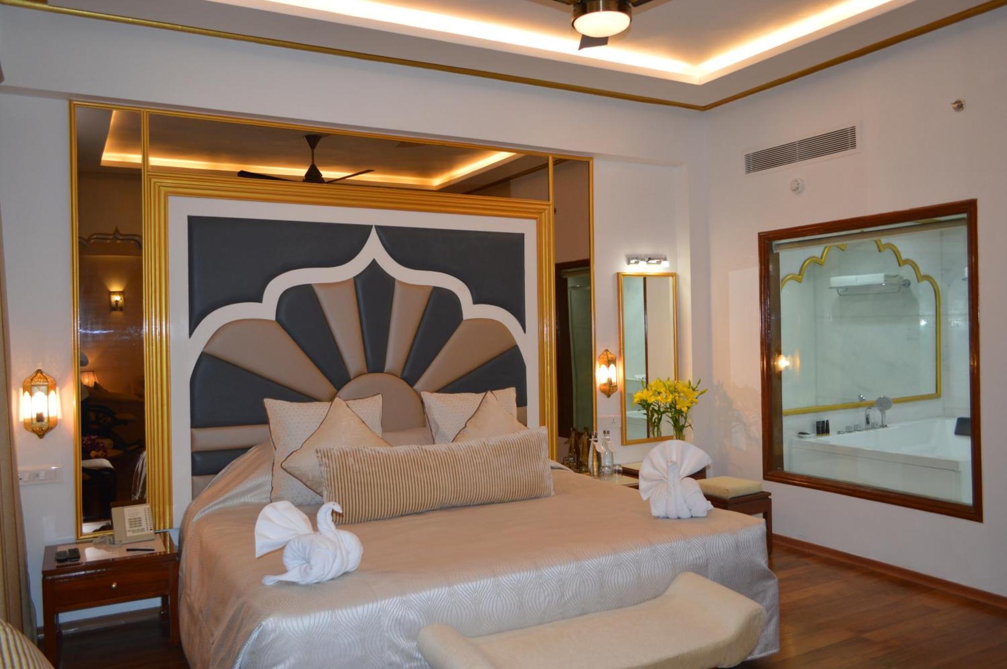 Hotel Clarks Shiraz Agra  Exterior foto