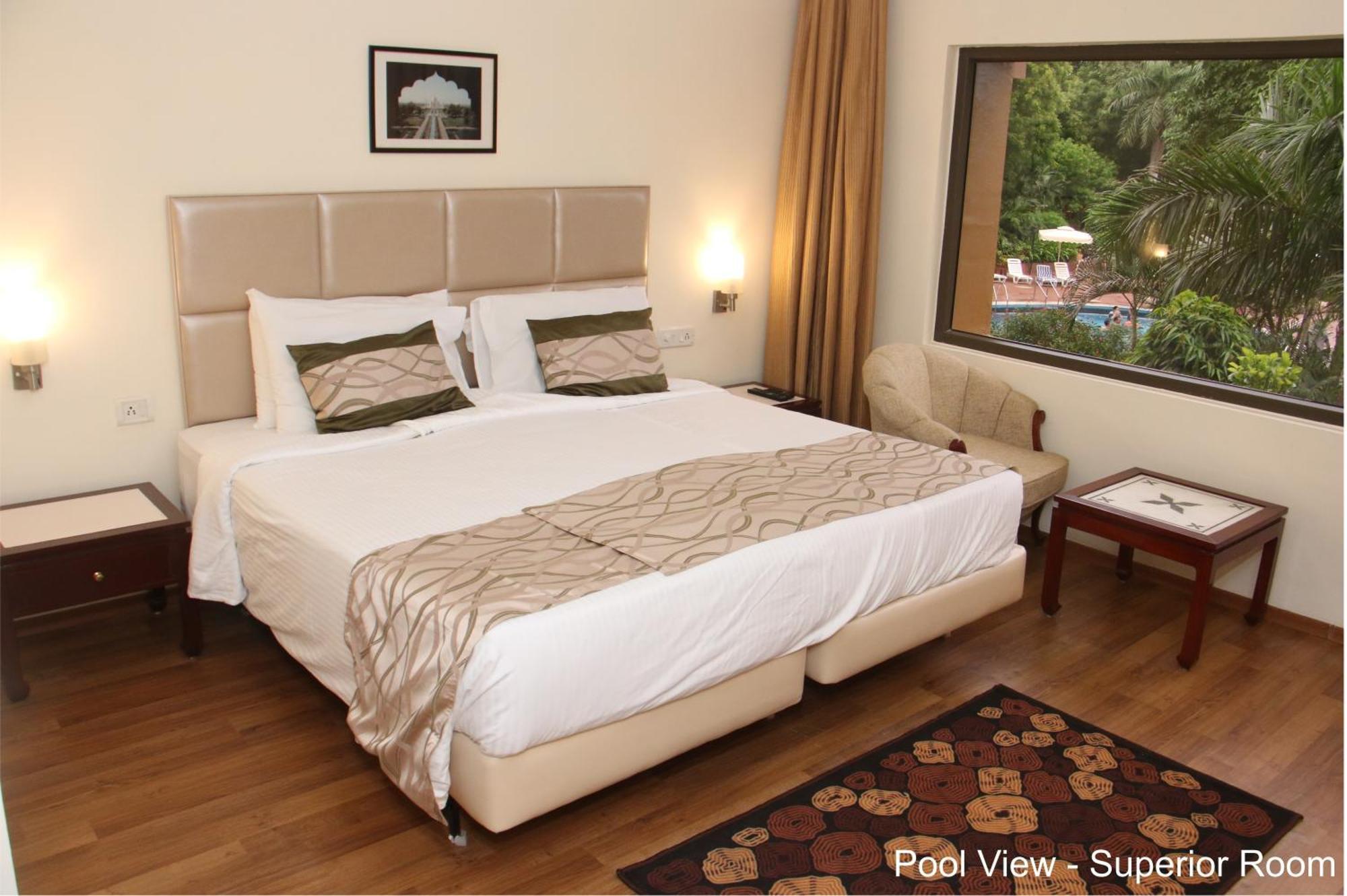 Hotel Clarks Shiraz Agra  Exterior foto