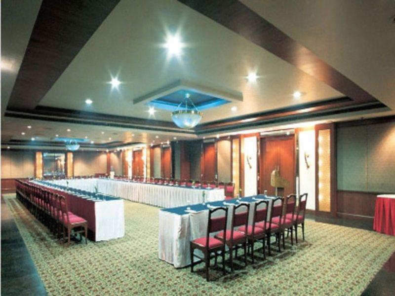 Hotel Clarks Shiraz Agra  Exterior foto