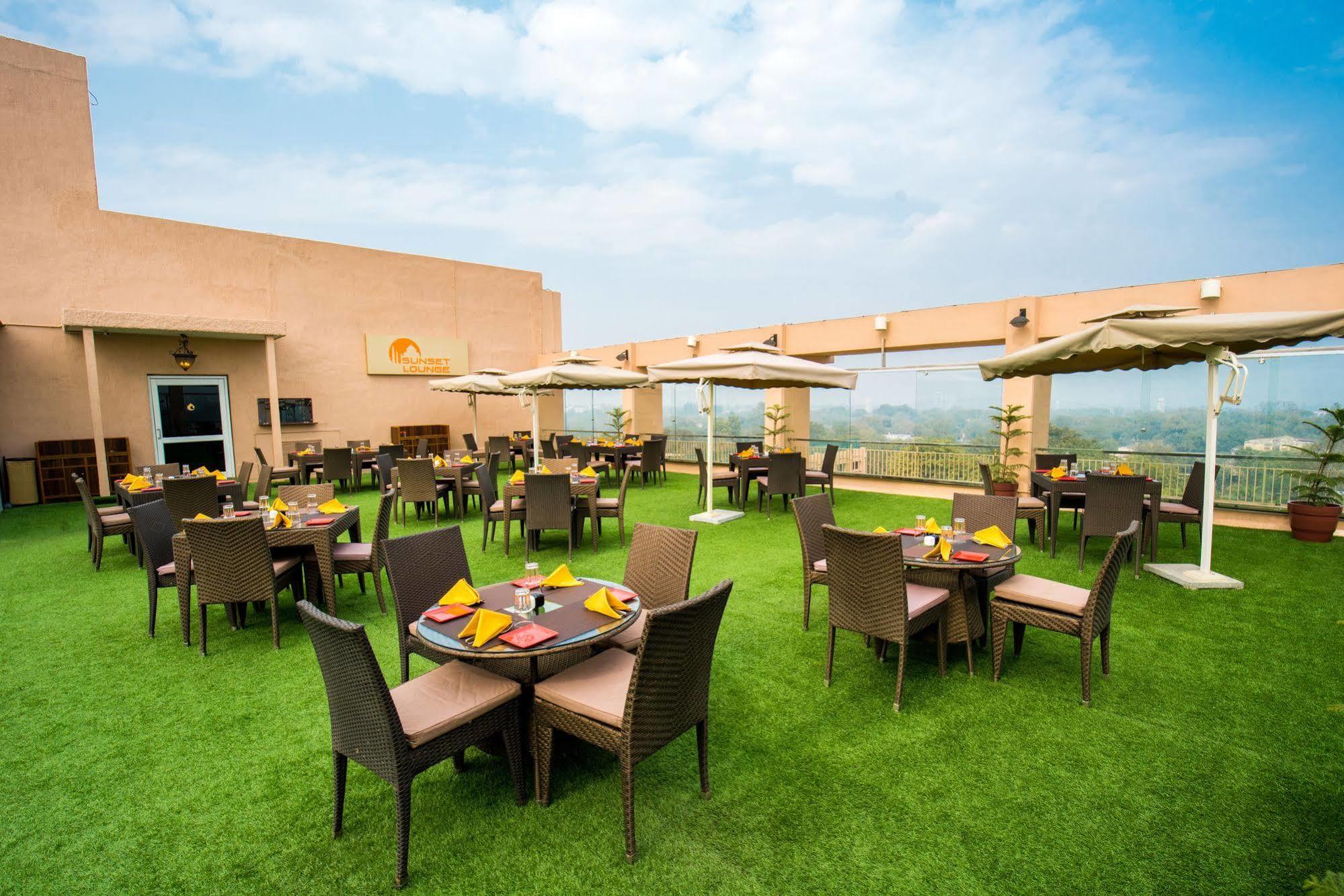 Hotel Clarks Shiraz Agra  Exterior foto