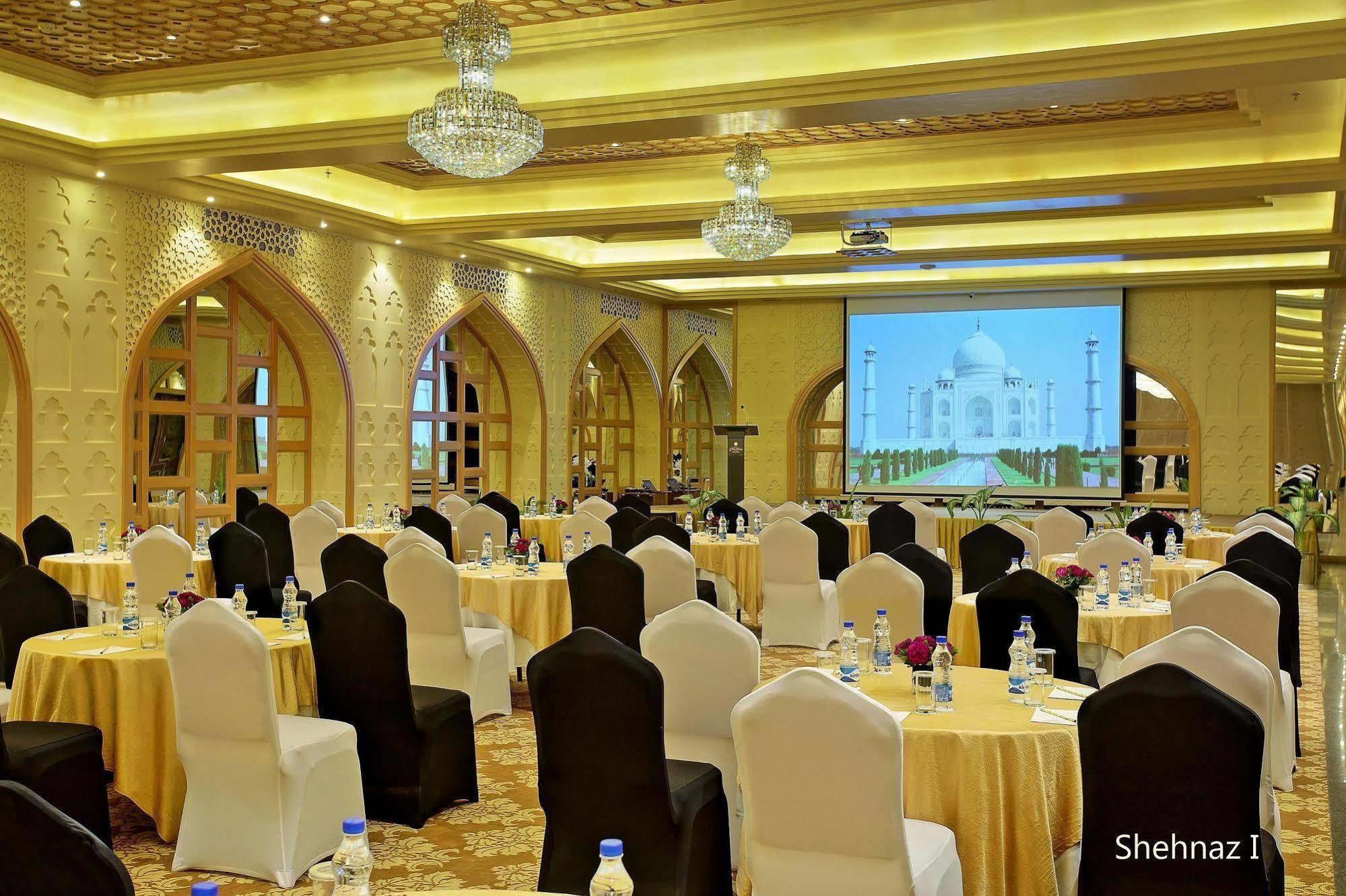 Hotel Clarks Shiraz Agra  Exterior foto