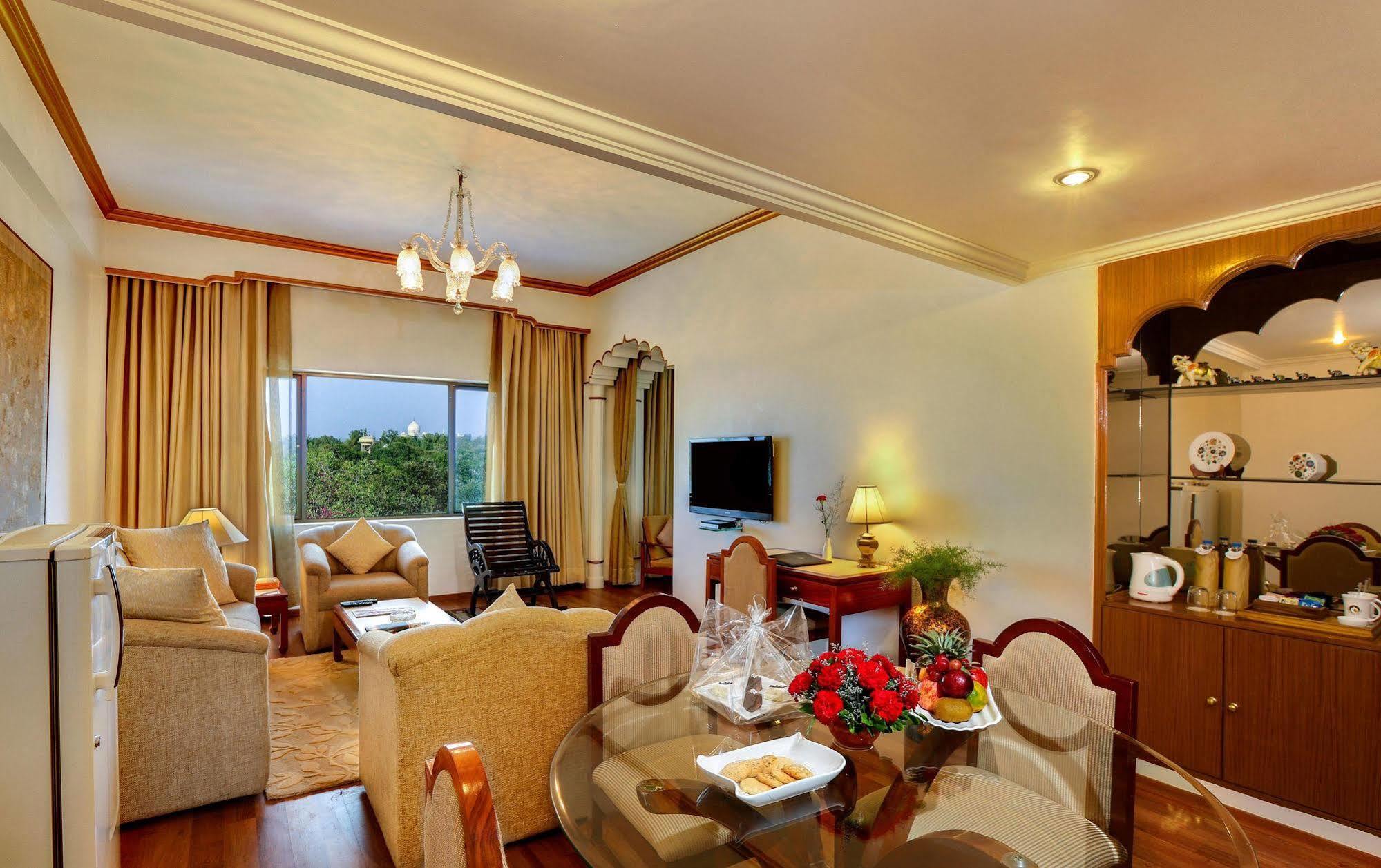 Hotel Clarks Shiraz Agra  Exterior foto