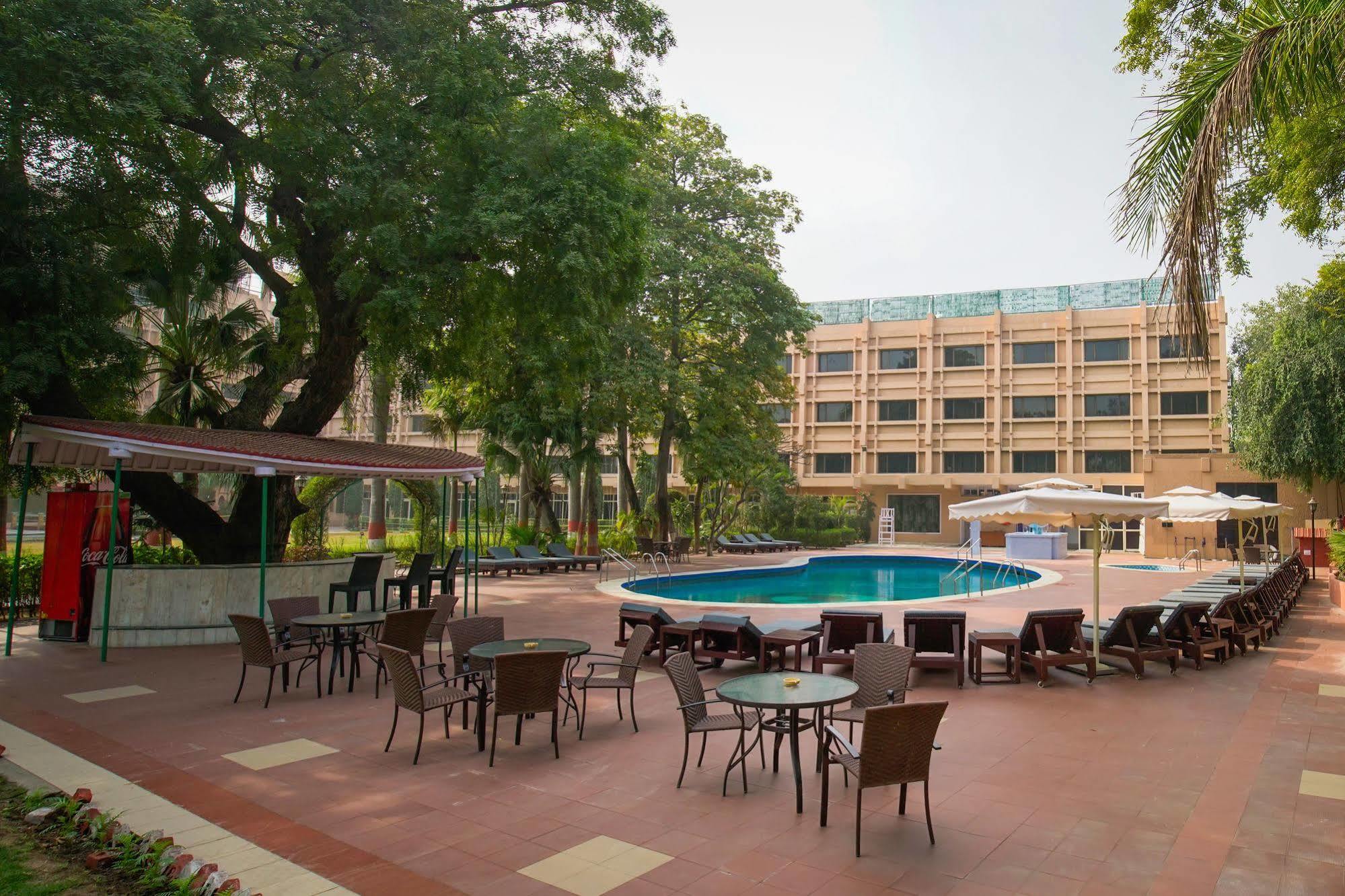 Hotel Clarks Shiraz Agra  Exterior foto