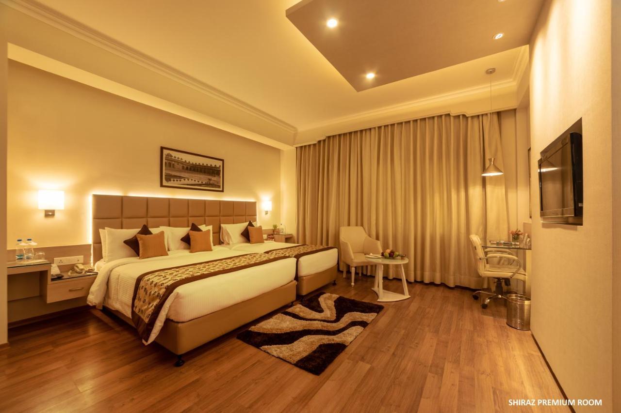 Hotel Clarks Shiraz Agra  Exterior foto